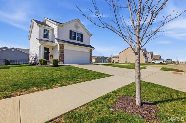 521 Palisades Drive, St Charles, MO 63301