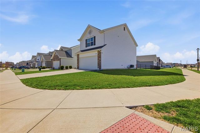 521 Palisades Drive, St Charles, MO 63301