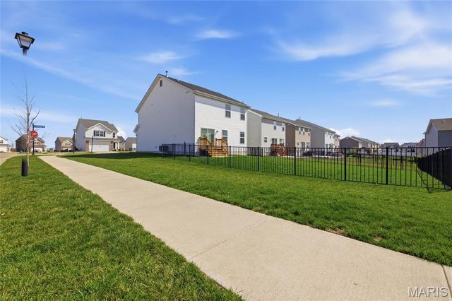 521 Palisades Drive, St Charles, MO 63301