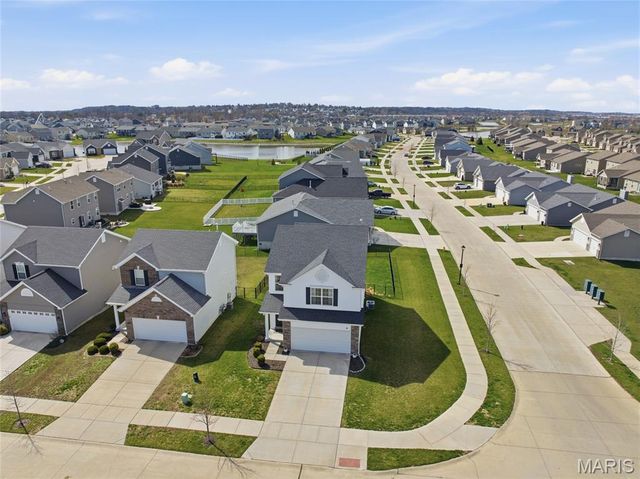 521 Palisades Drive, St Charles, MO 63301