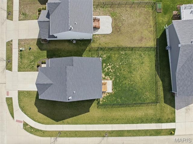 521 Palisades Drive, St Charles, MO 63301