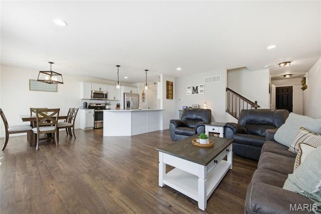 521 Palisades Drive, St Charles, MO 63301