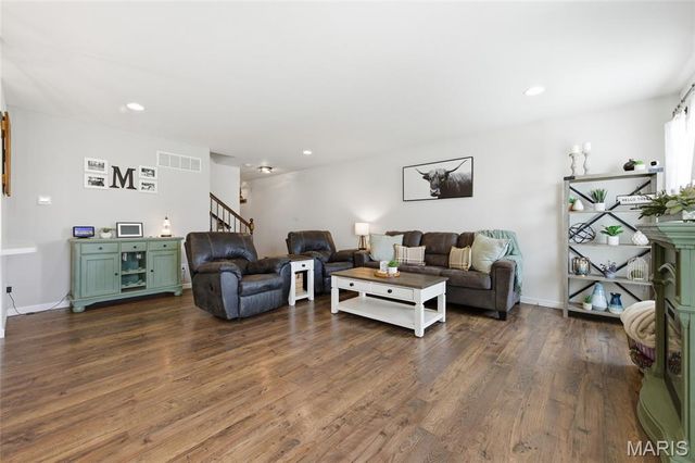 521 Palisades Drive, St Charles, MO 63301