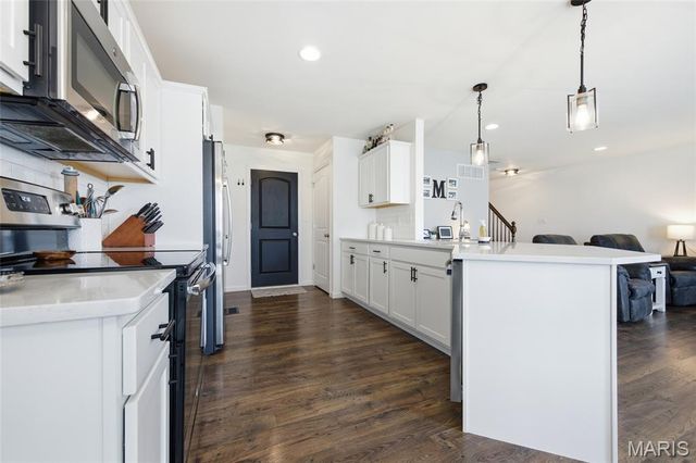 521 Palisades Drive, St Charles, MO 63301