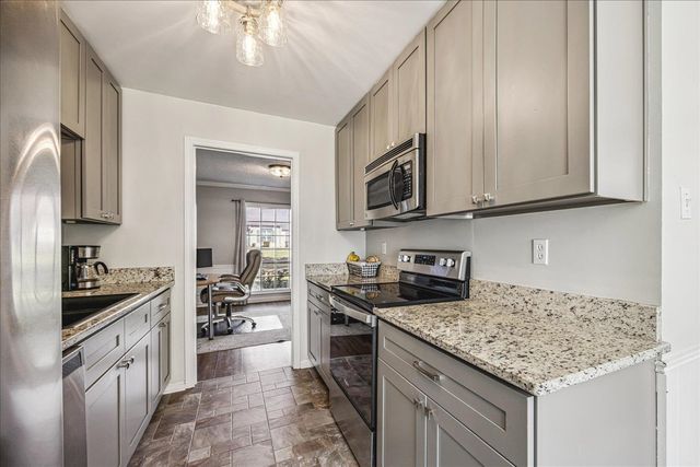 8021 BROOXIE CV, Germantown, TN 38138