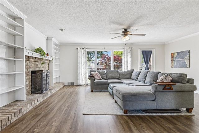 8021 BROOXIE CV, Germantown, TN 38138