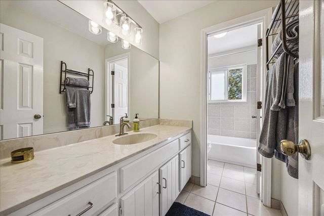 8021 BROOXIE CV, Germantown, TN 38138