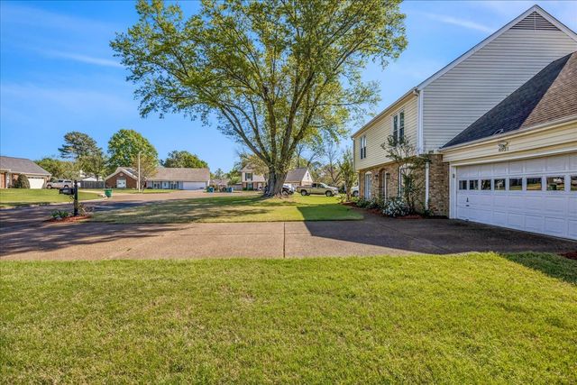 8021 BROOXIE CV, Germantown, TN 38138