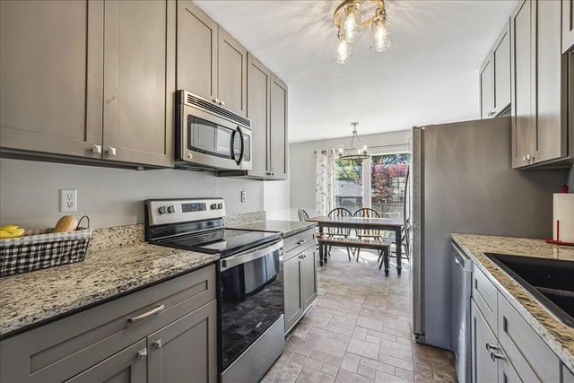 8021 BROOXIE CV, Germantown, TN 38138