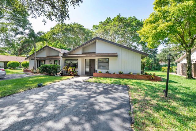4149 Palm Forest Drive S, Delray Beach, FL 33445