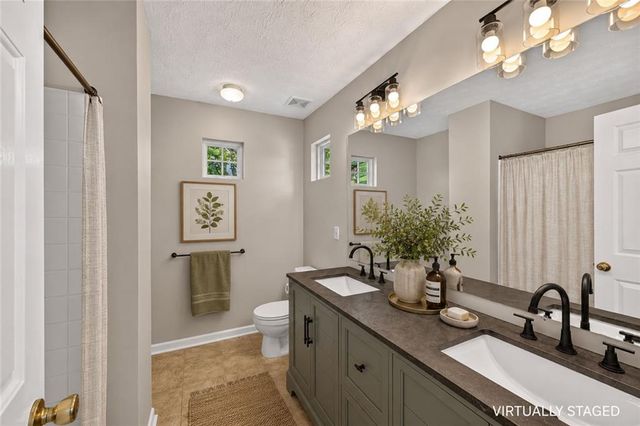 606 W Oaks Drive, Woodstock, GA 30188