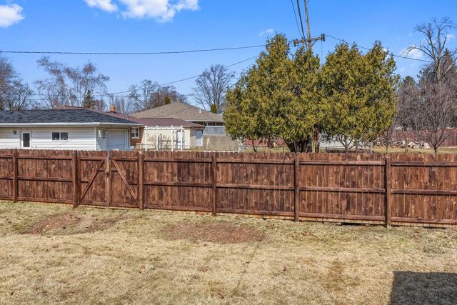 1542 9TH STREET, Green Bay, WI 54304