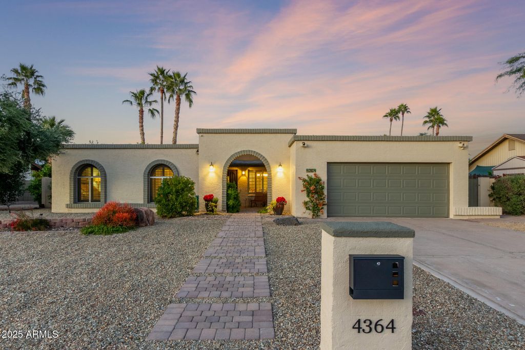 4364 E SHEENA Drive, Phoenix, AZ 85032