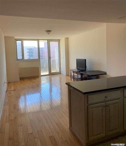 133-38 Sanford Avenue 7E, Flushing, NY 11355