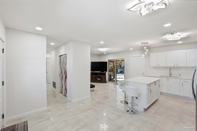 305 N Madison Dr, Pensacola, FL 32505