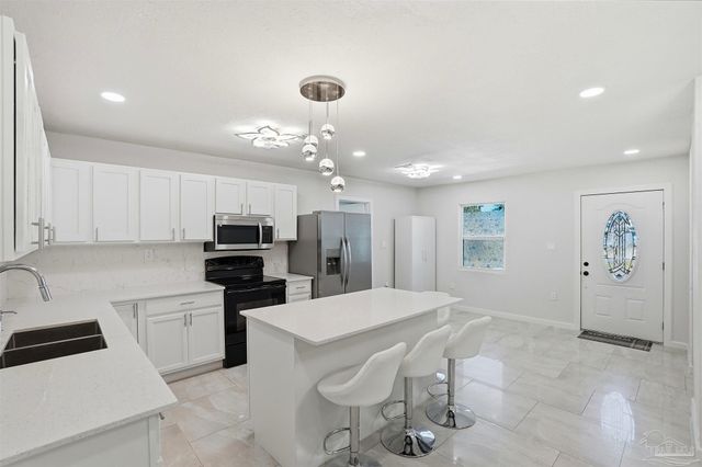 305 N Madison Dr, Pensacola, FL 32505