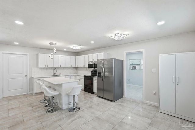 305 N Madison Dr, Pensacola, FL 32505