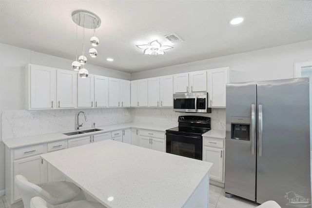 305 N Madison Dr, Pensacola, FL 32505