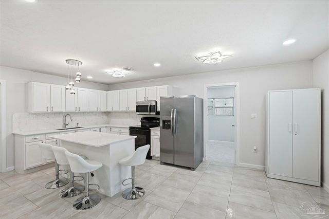 305 N Madison Dr, Pensacola, FL 32505