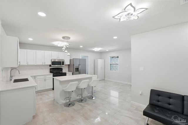 305 N Madison Dr, Pensacola, FL 32505