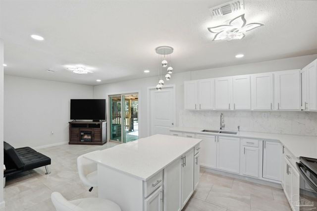 305 N Madison Dr, Pensacola, FL 32505