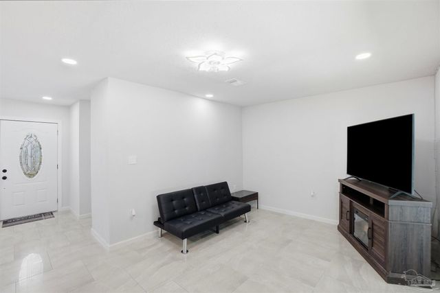 305 N Madison Dr, Pensacola, FL 32505