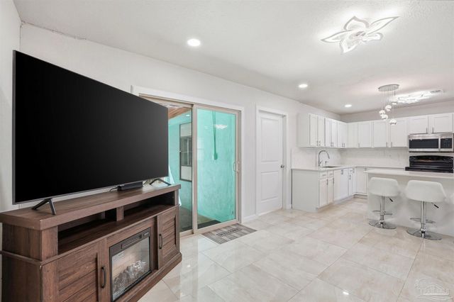 305 N Madison Dr, Pensacola, FL 32505