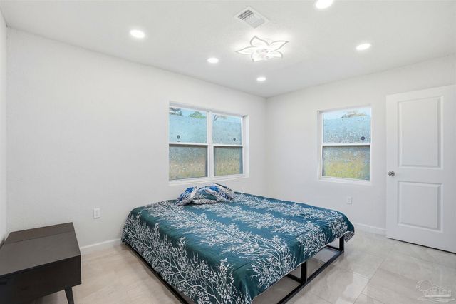 305 N Madison Dr, Pensacola, FL 32505