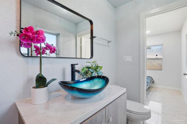 305 N Madison Dr, Pensacola, FL 32505