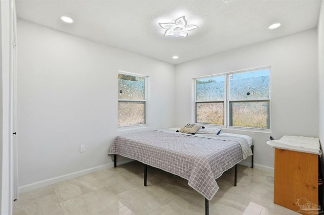 305 N Madison Dr, Pensacola, FL 32505