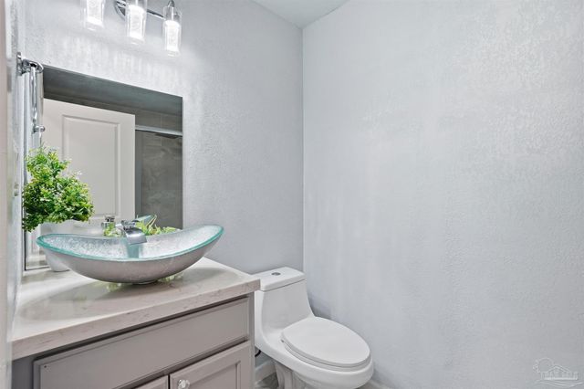 305 N Madison Dr, Pensacola, FL 32505