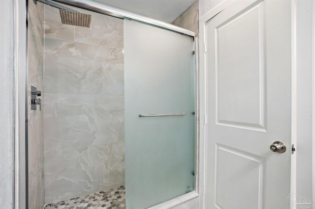 305 N Madison Dr, Pensacola, FL 32505