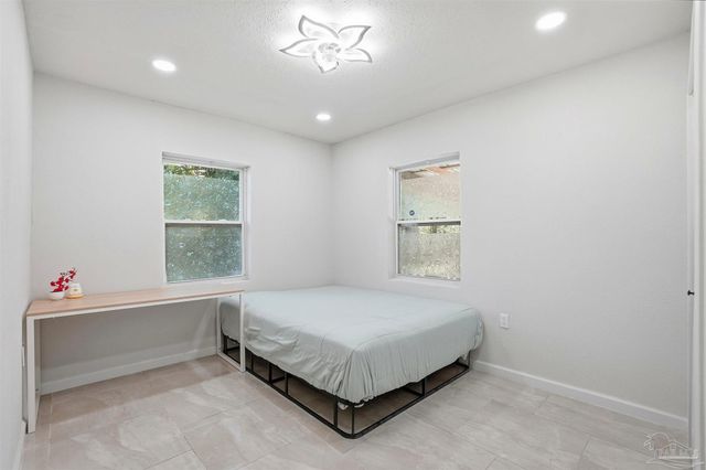 305 N Madison Dr, Pensacola, FL 32505