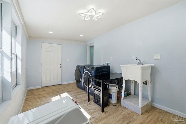 305 N Madison Dr, Pensacola, FL 32505