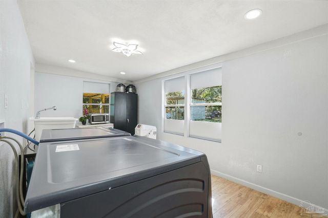 305 N Madison Dr, Pensacola, FL 32505