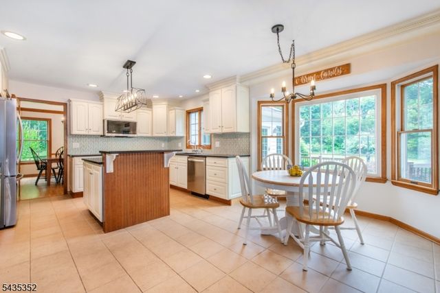 28 Kingswood Ct, Montgomery Twp., NJ 08502