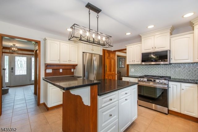 28 Kingswood Ct, Montgomery Twp., NJ 08502