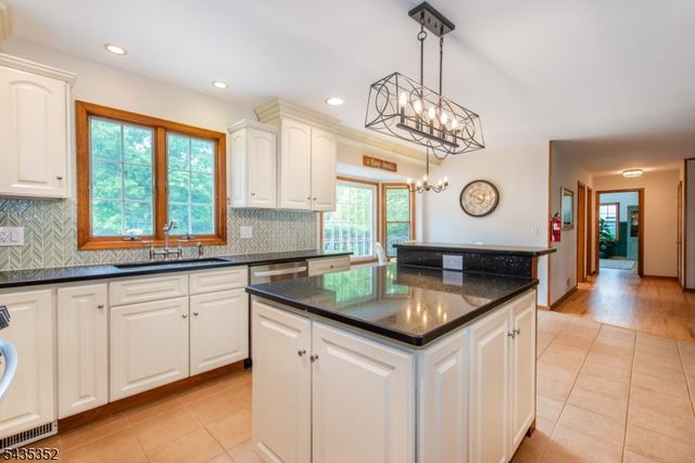 28 Kingswood Ct, Montgomery Twp., NJ 08502