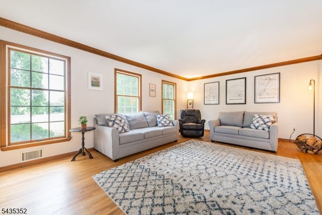 28 Kingswood Ct, Montgomery Twp., NJ 08502