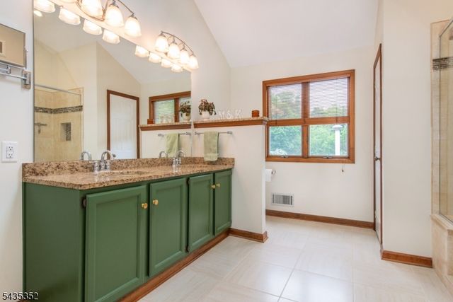 28 Kingswood Ct, Montgomery Twp., NJ 08502