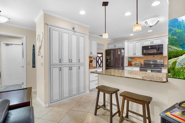 4 Calusa Ct, Palm Coast, FL 32137