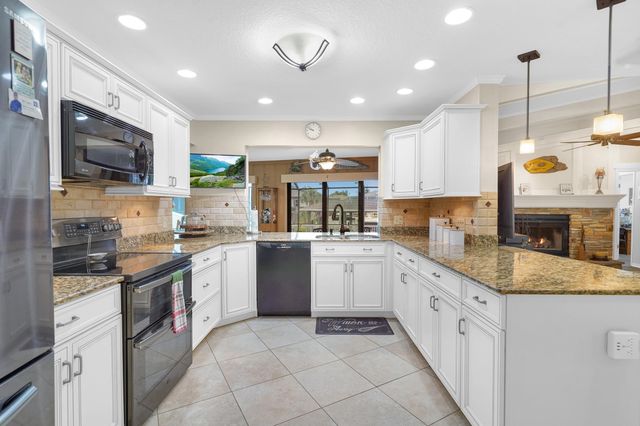 4 Calusa Ct, Palm Coast, FL 32137