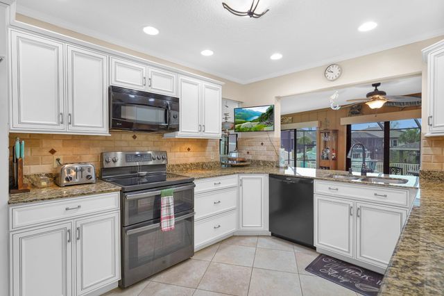 4 Calusa Ct, Palm Coast, FL 32137