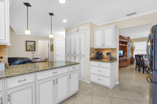 4 Calusa Ct, Palm Coast, FL 32137