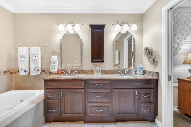 4 Calusa Ct, Palm Coast, FL 32137