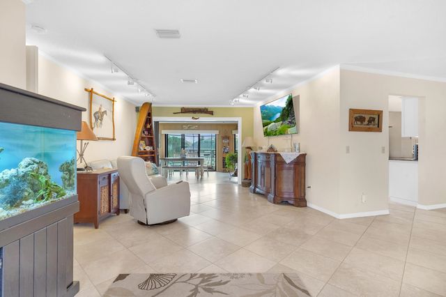 4 Calusa Ct, Palm Coast, FL 32137