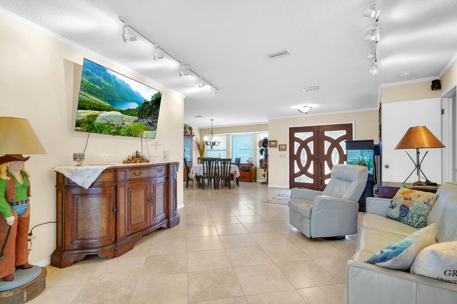 4 Calusa Ct, Palm Coast, FL 32137