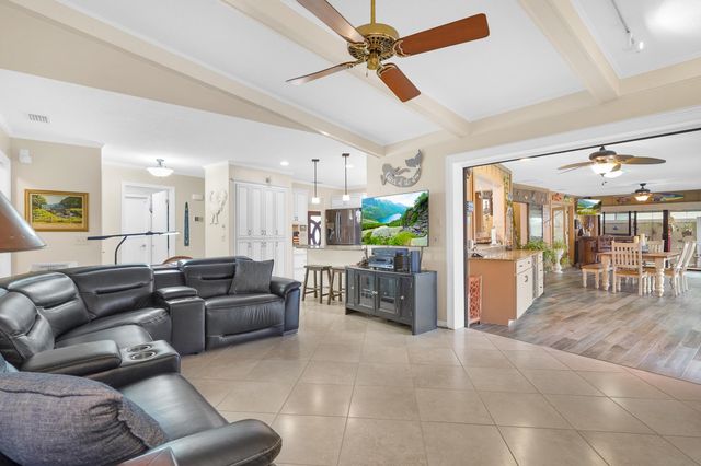 4 Calusa Ct, Palm Coast, FL 32137