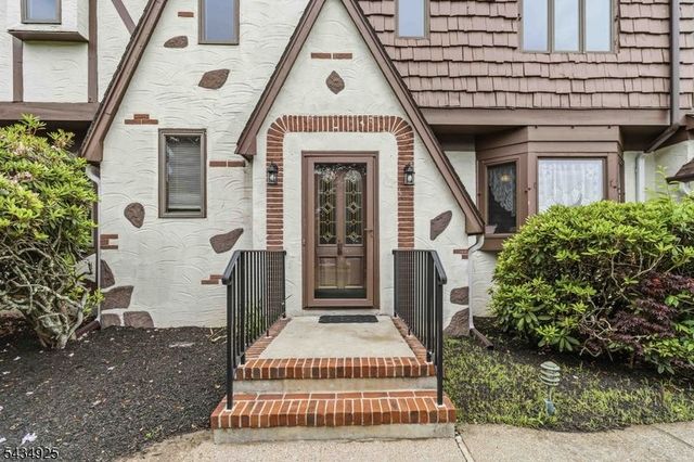 5 Twin Brooks Trl, Chester Twp., NJ 07930