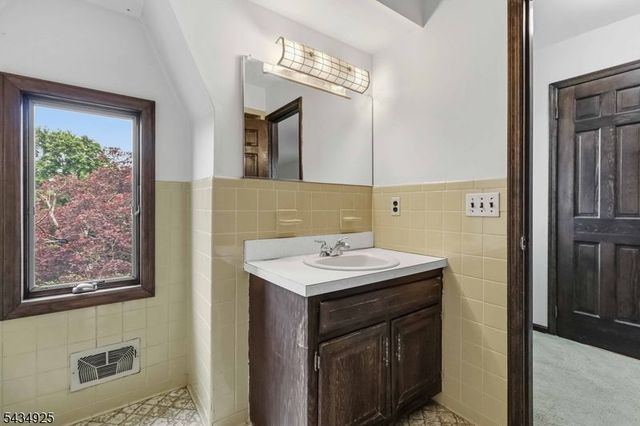 5 Twin Brooks Trl, Chester Twp., NJ 07930